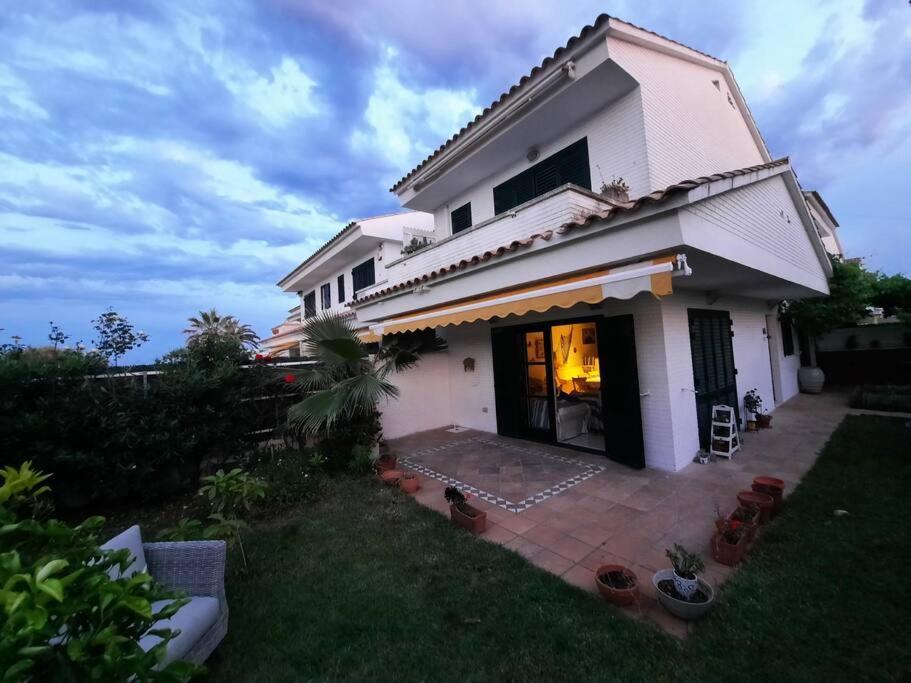 Apartament Cosy House With Garden Infront Of The Sea Creixell Zewnętrze zdjęcie